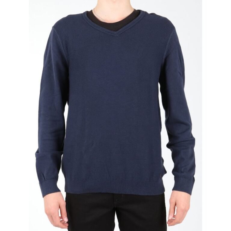 Lee V-Neck Knit Sweater