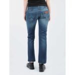 Wrangler Women's Low-Rise Flared 3