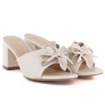 Womens beige flower-patterned flip-flops Potocki LE20336 - Image 3