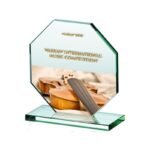 Glass trophy with LuxorJet color print, engraved and filled with paint - Image 2