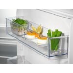ELECTROLUX ERD6DE18S1 refrigerator - Image 2