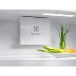 ELECTROLUX ERD6DE18S1 refrigerator - Image 8